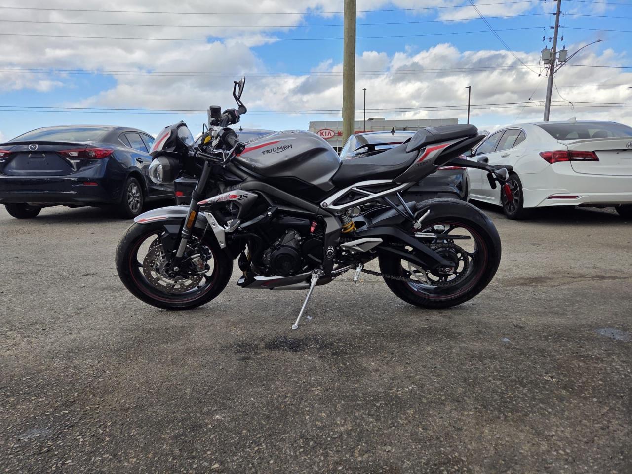 2020 Triumph Daytona 675  - Photo #2