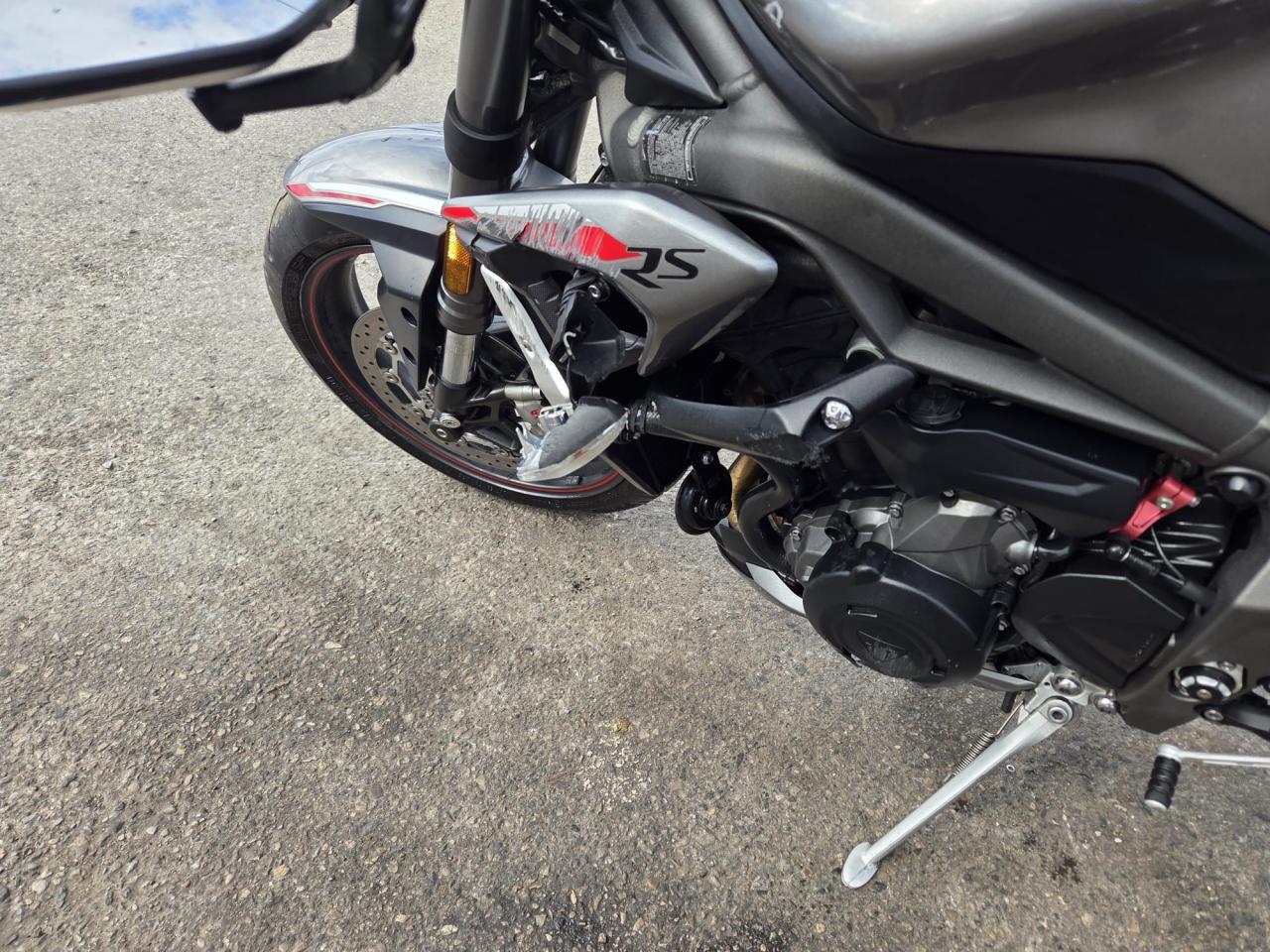 2020 Triumph Daytona 675 STREET TRIPLE RS, ONLY 4,000KMS, YOSHI EXHAUST Photo4