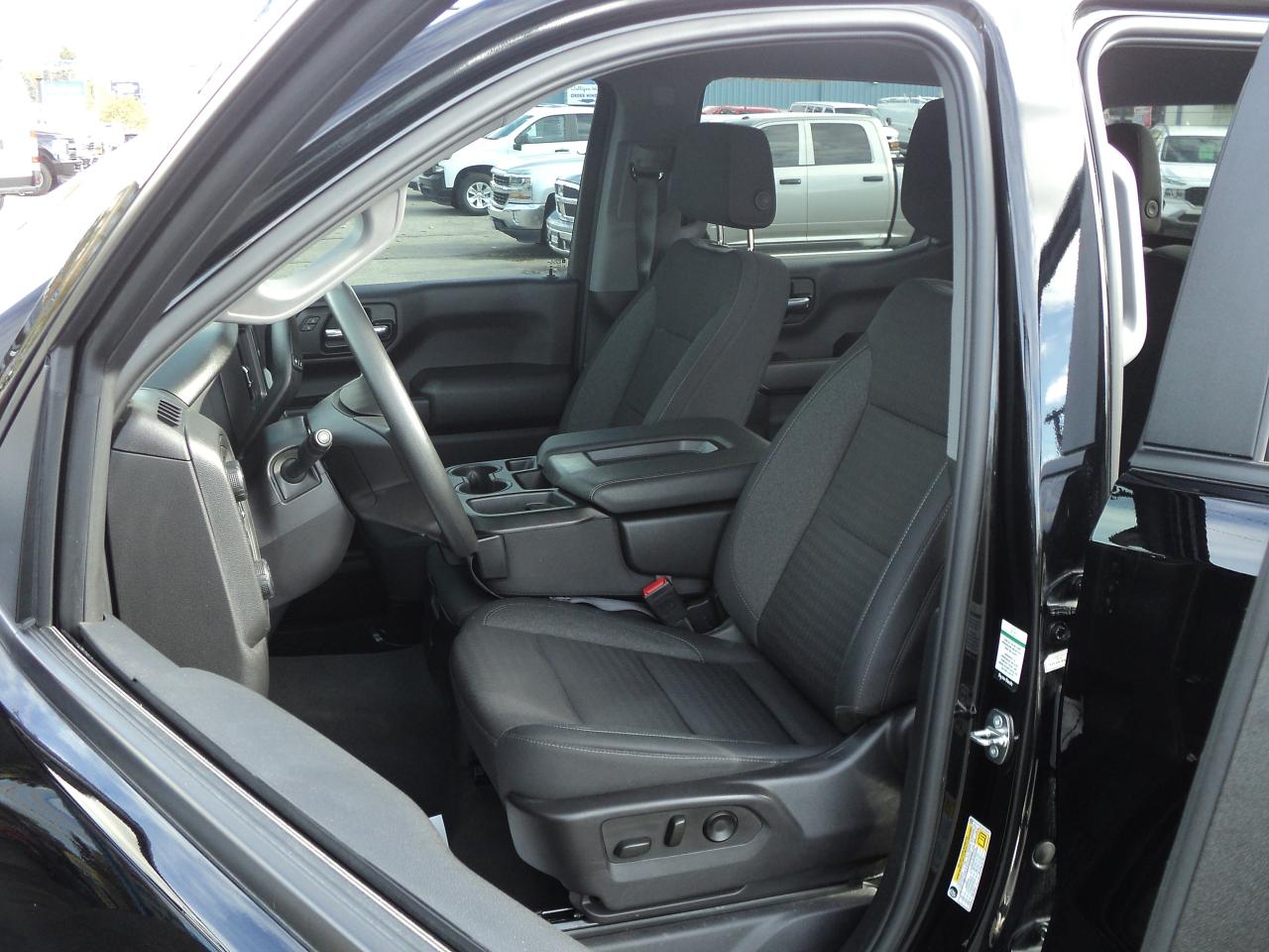 2024 Chevrolet Silverado 1500 Custom Trail Boss Z71 4WD 5.3L8cyl 5'10"Box - Photo #13