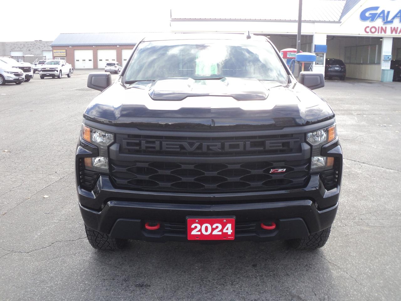 2024 Chevrolet Silverado 1500 Custom Trail Boss Z71 4WD 5.3L8cyl 5'10"Box - Photo #3