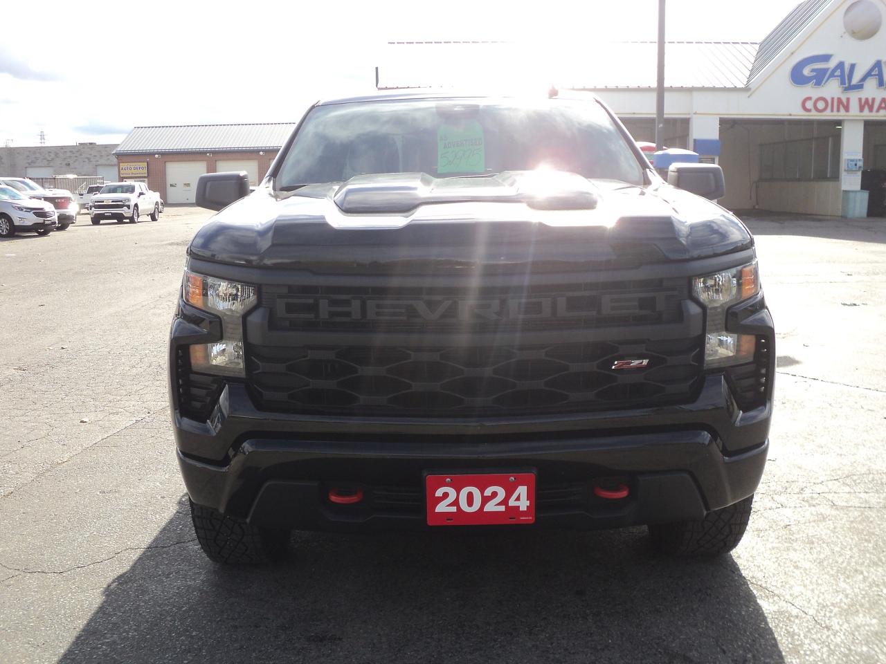 2024 Chevrolet Silverado 1500 Custom Trail Boss Z71 4WD 5.3L8cyl 5'10"Box - Photo #4