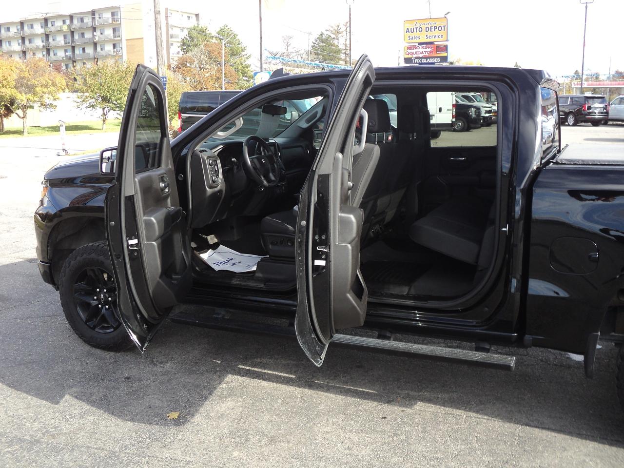 2024 Chevrolet Silverado 1500 Custom Trail Boss Z71 4WD 5.3L8cyl 5'10"Box - Photo #10