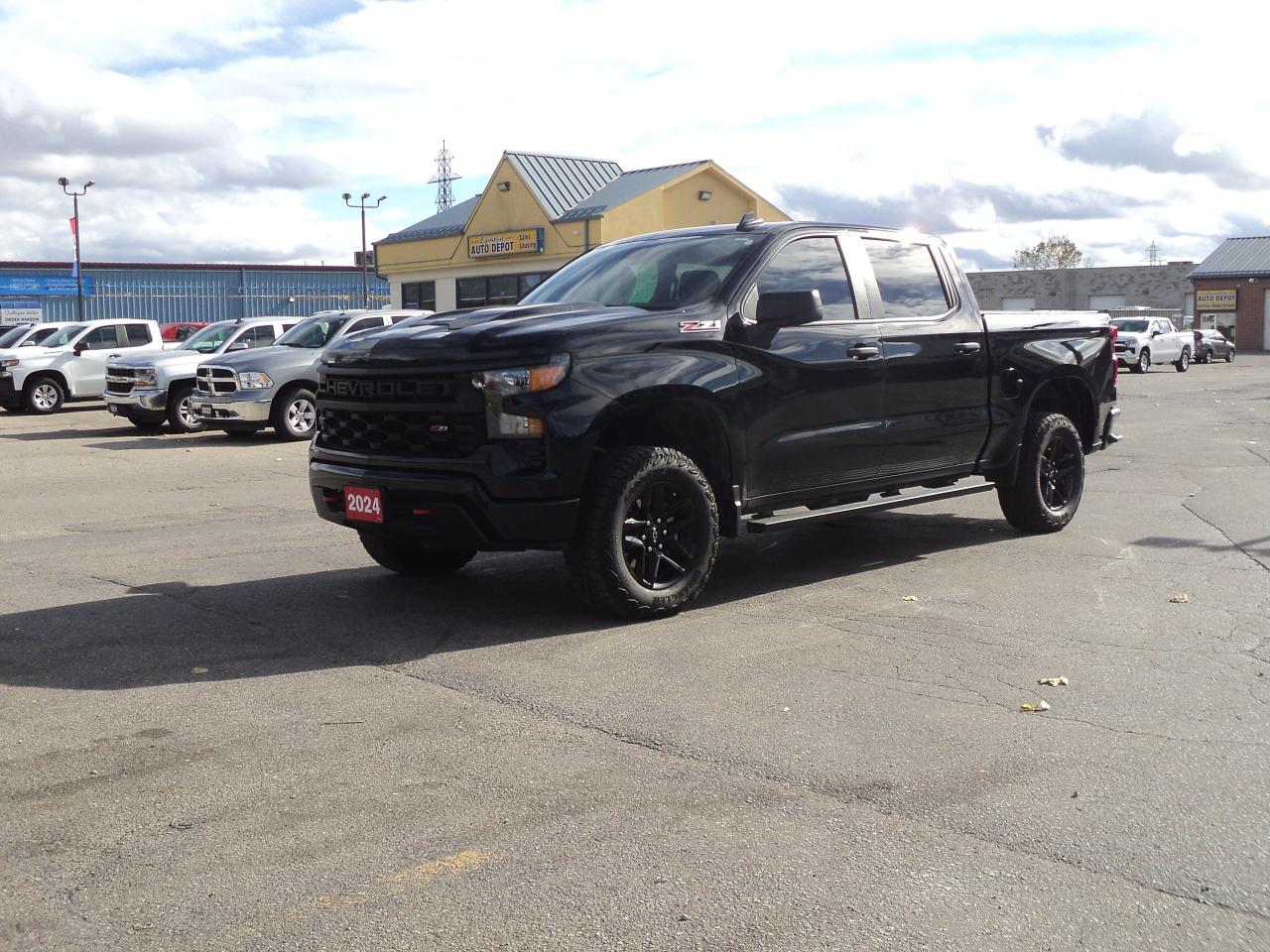2024 Chevrolet Silverado 1500 Custom Trail Boss Z71 4WD 5.3L8cyl 5'10"Box - Photo #2
