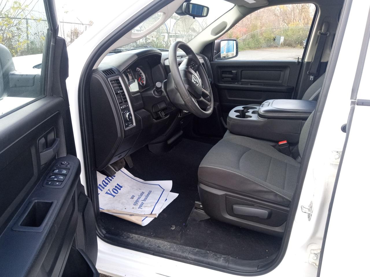 2022 RAM 1500 Classic EXPRESS - Photo #9