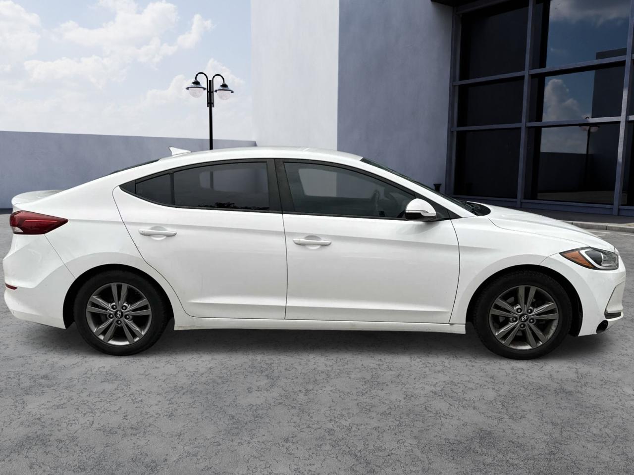 2017 Hyundai Elantra GL Photo2