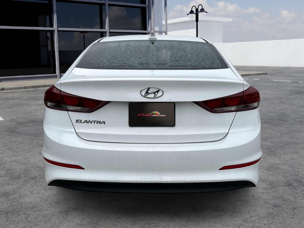 2017 Hyundai Elantra GL Photo3