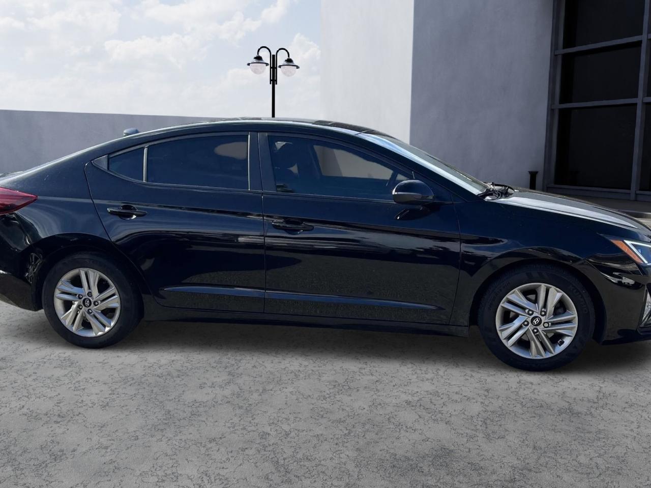 2020 Hyundai Elantra Preferred w/Sun & Safety Package Photo2