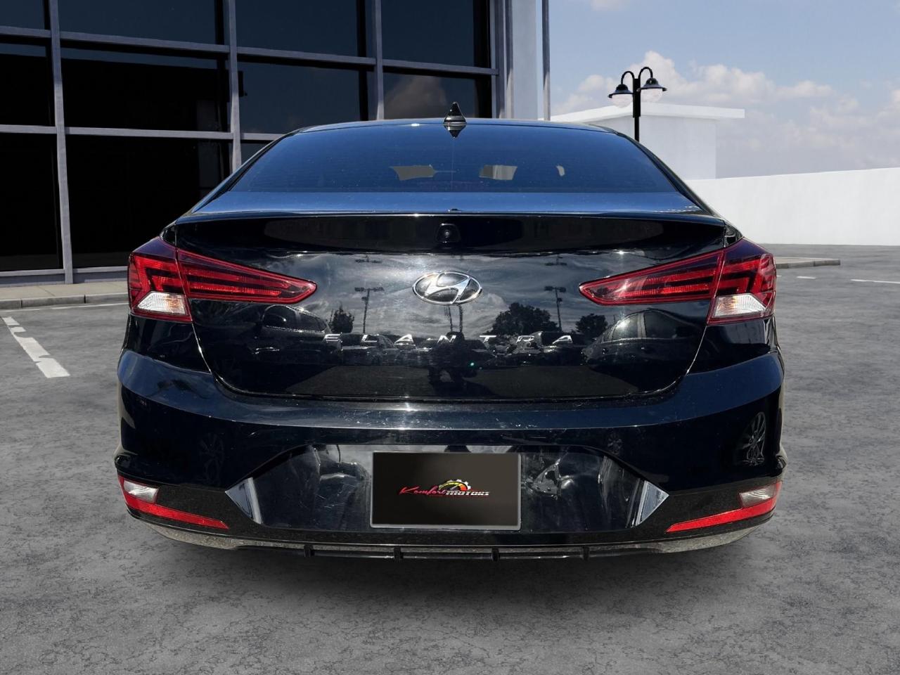 2020 Hyundai Elantra Preferred w/Sun & Safety Package Photo3