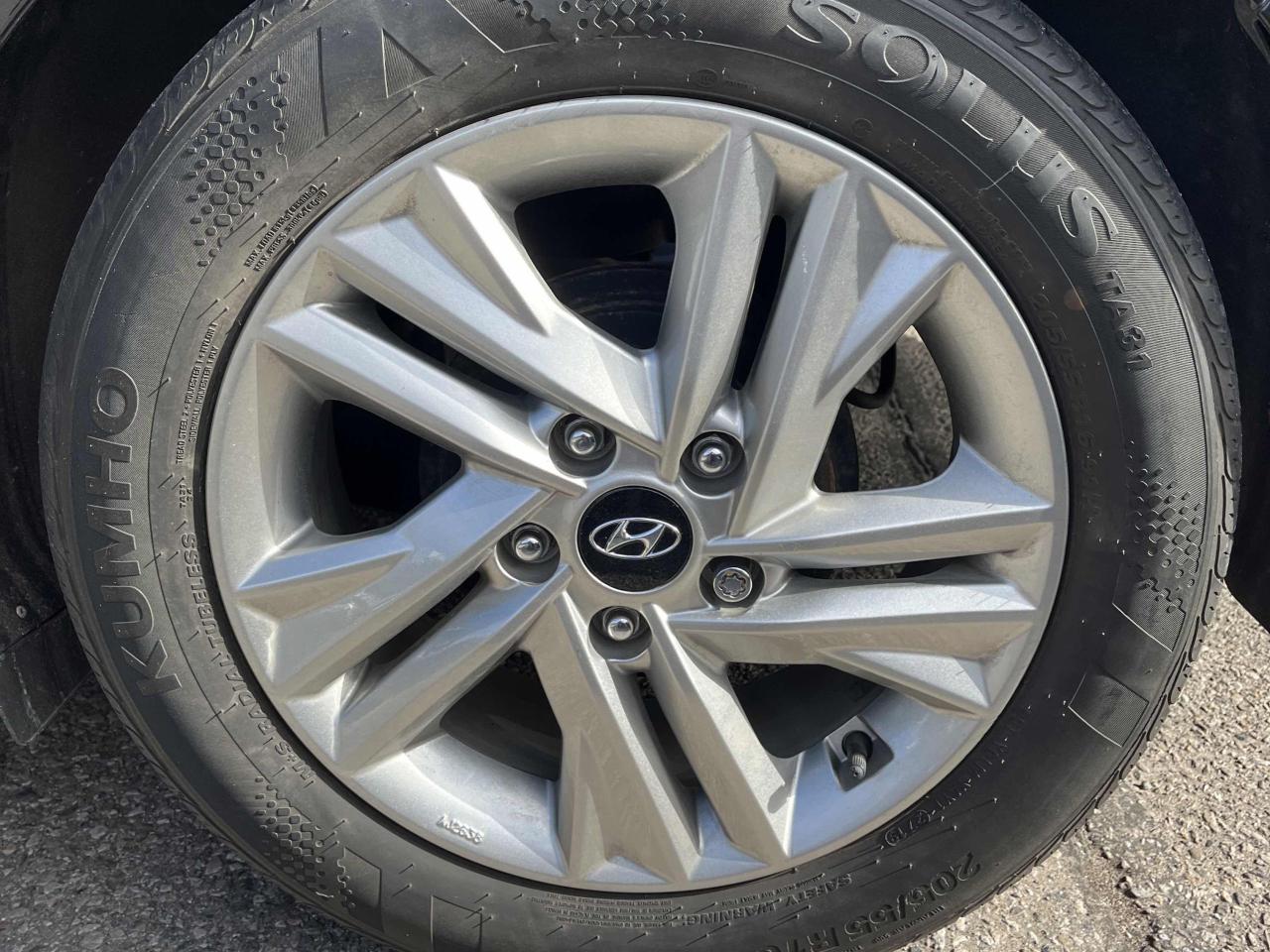 2020 Hyundai Elantra Preferred w/Sun & Safety Package Photo