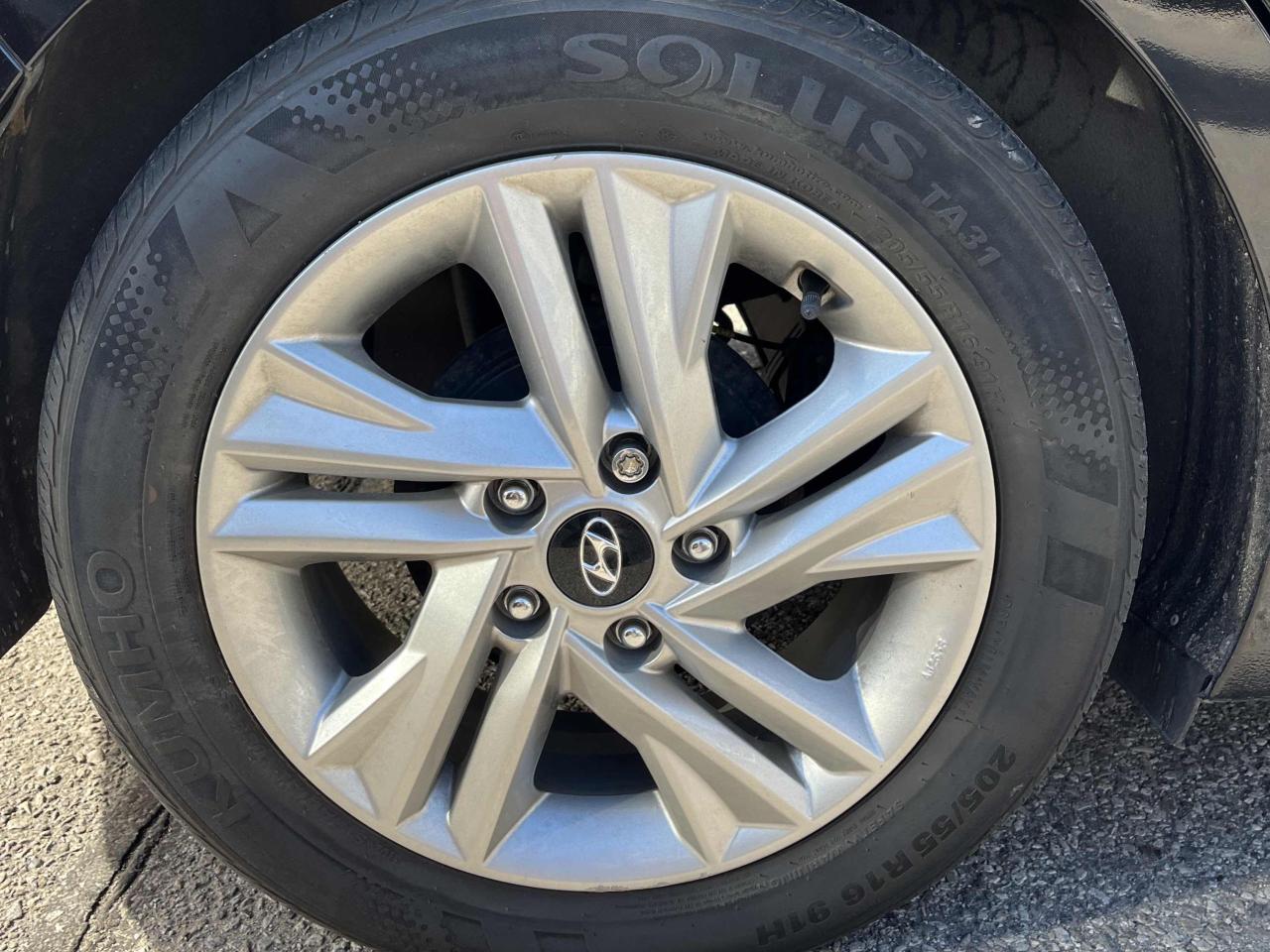 2020 Hyundai Elantra Preferred w/Sun & Safety Package Photo