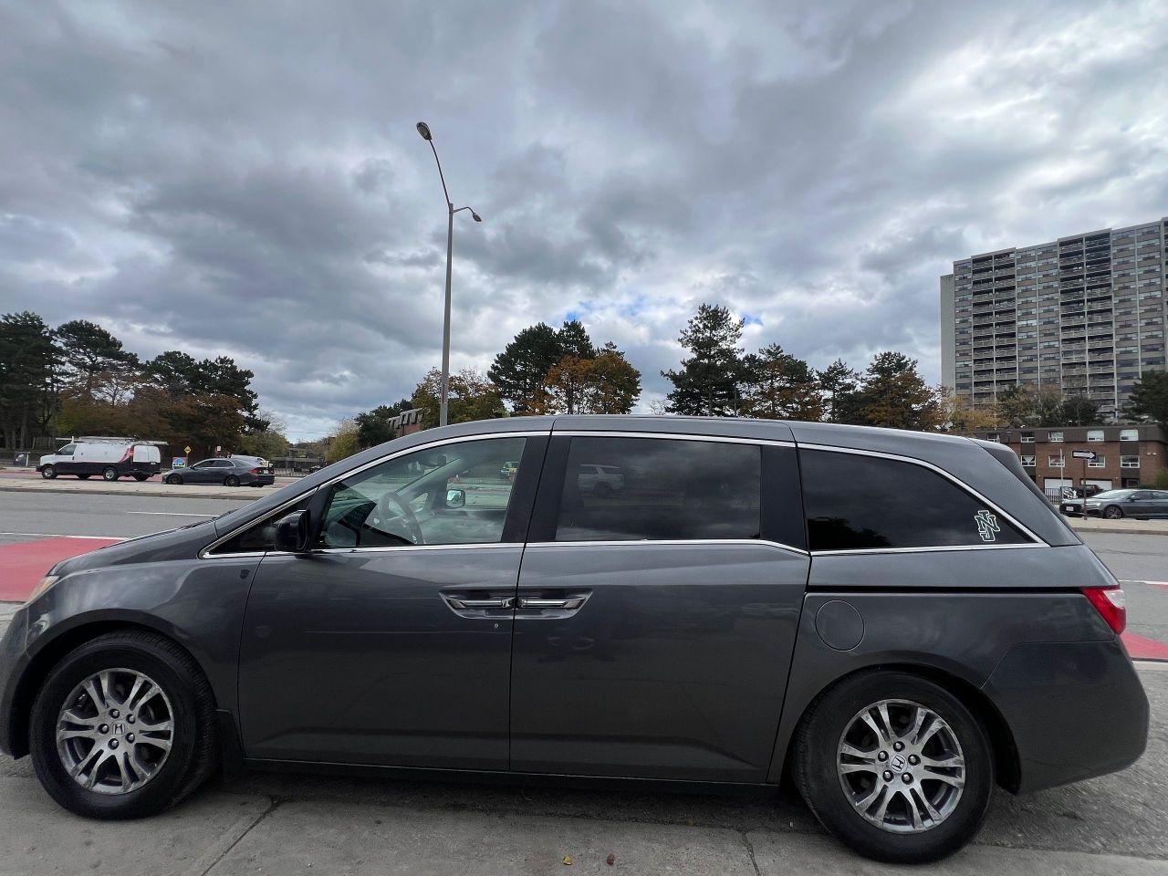 2012 Honda Odyssey EX-L-LEATHER-SUNROOF-BACK CAM & MORE! - Photo #4