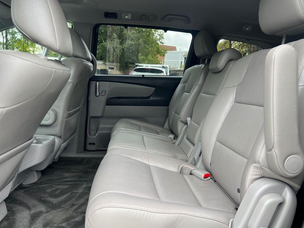 2012 Honda Odyssey EX-L-LEATHER-SUNROOF-BACK CAM & MORE! - Photo #10