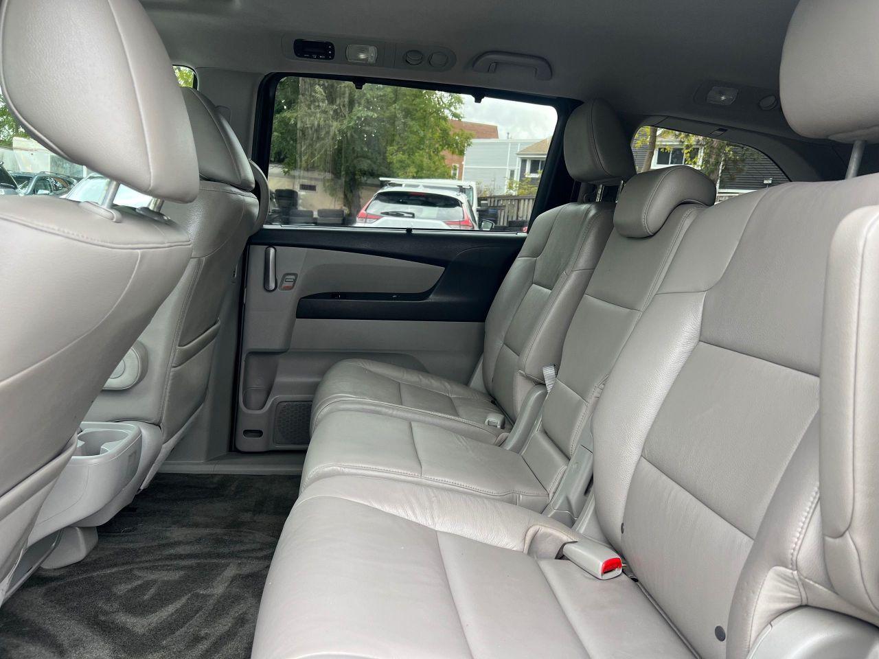 2012 Honda Odyssey EX-L-LEATHER-SUNROOF-BACK CAM & MORE! - Photo #11