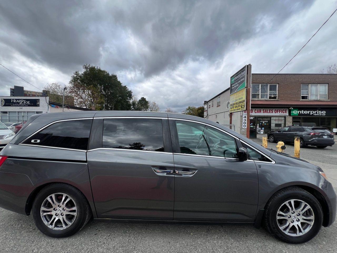 2012 Honda Odyssey EX-L-LEATHER-SUNROOF-BACK CAM & MORE! - Photo #8