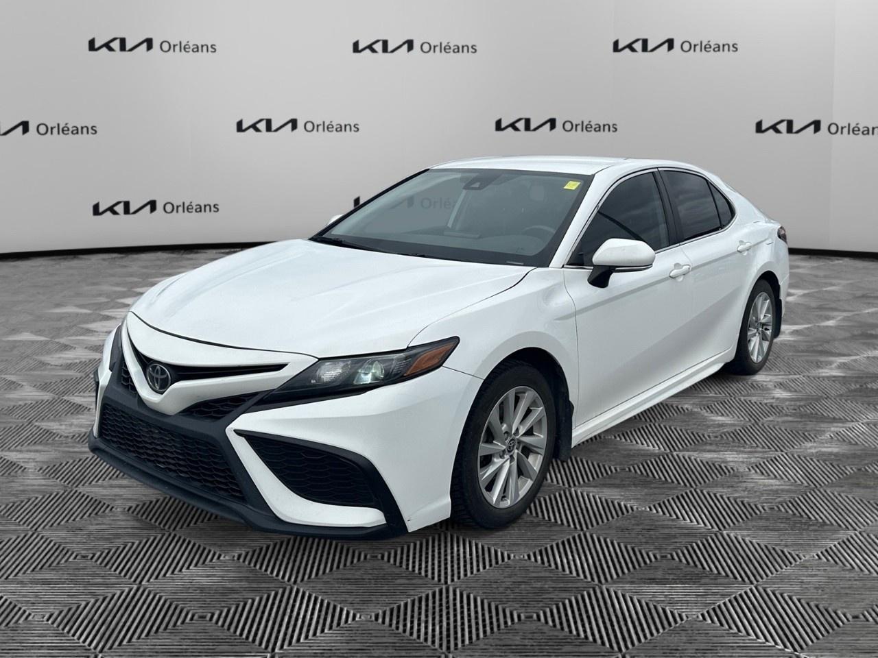 Used 2021 Toyota Camry SE Auto for sale in Orleans, ON