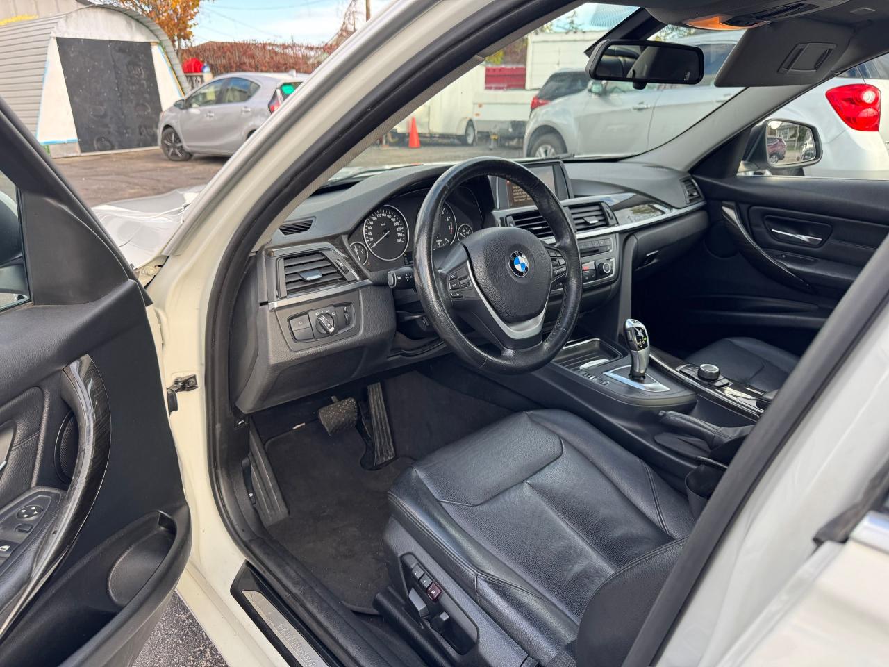 2014 BMW 3 Series 320i xDrive | CERTIFIED - Photo #9
