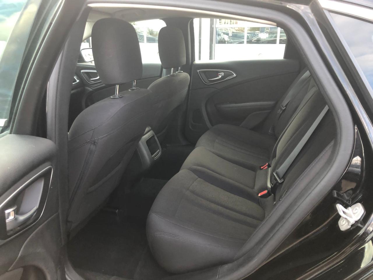 2015 Chrysler 200 LX CERTIFIED WITH 3 YEARS WARRANTY INCLUDED. - Photo #9