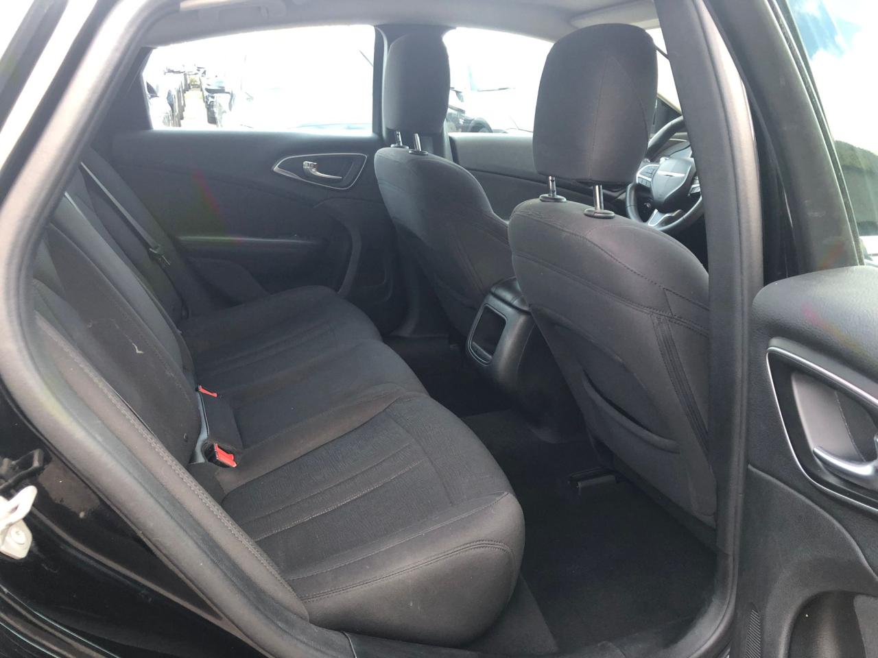 2015 Chrysler 200 LX CERTIFIED WITH 3 YEARS WARRANTY INCLUDED. - Photo #8