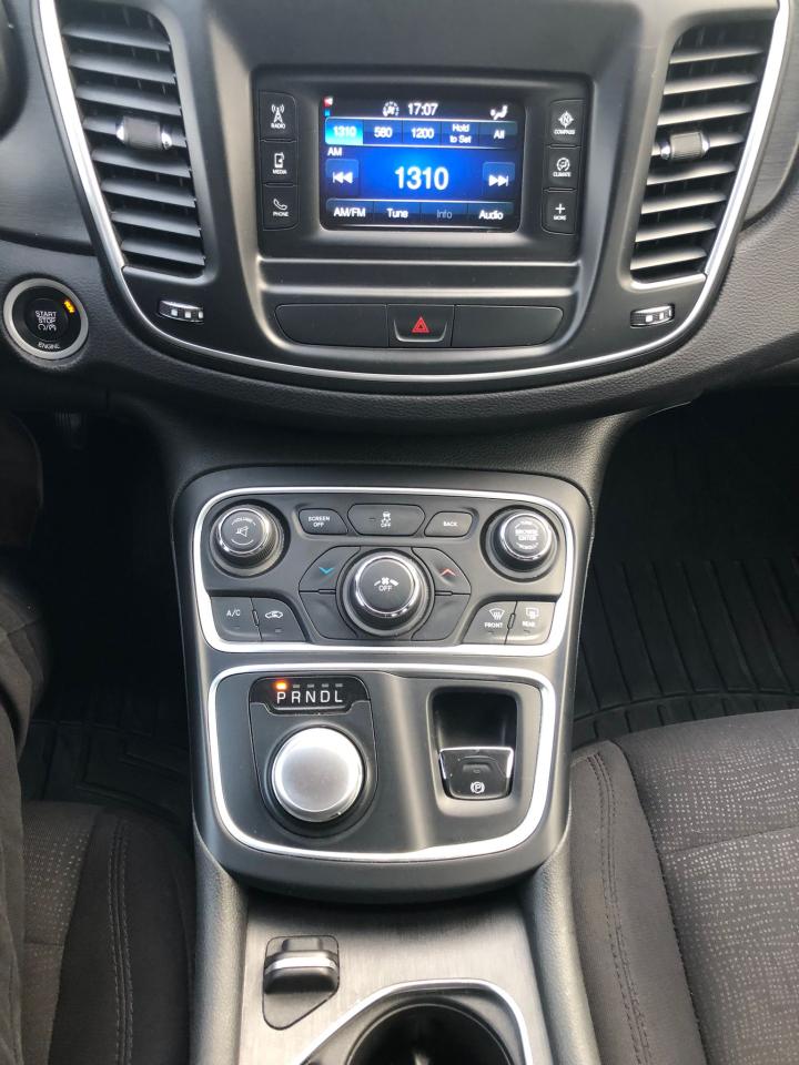 2015 Chrysler 200 LX CERTIFIED WITH 3 YEARS WARRANTY INCLUDED. - Photo #14