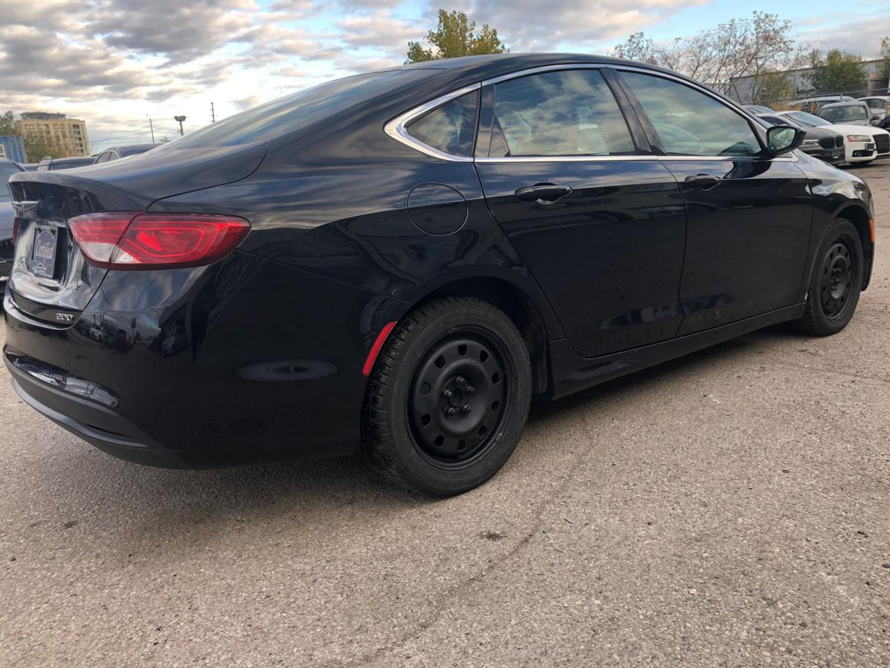 2015 Chrysler 200 LX CERTIFIED WITH 3 YEARS WARRANTY INCLUDED. - Photo #5