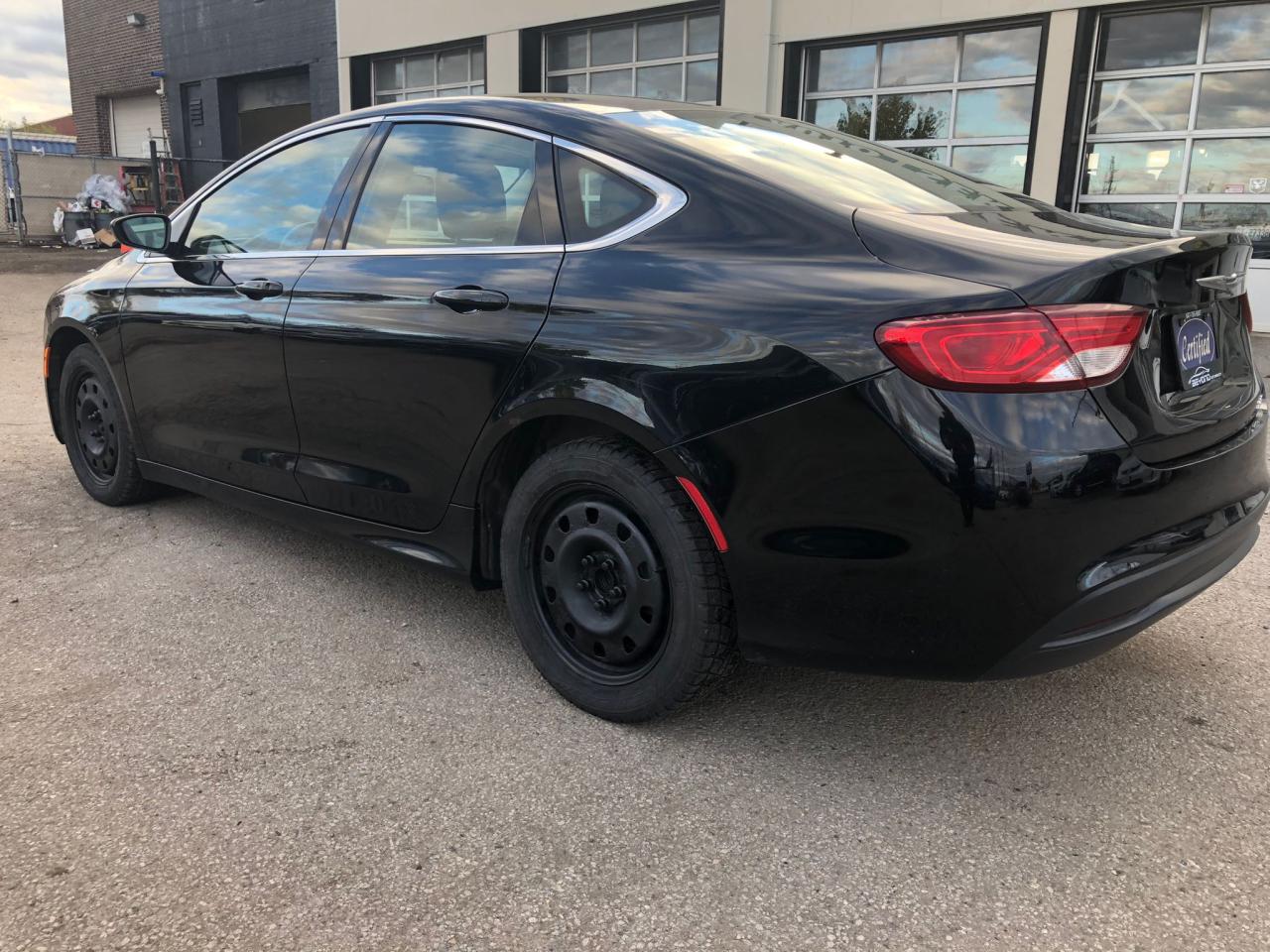 2015 Chrysler 200 LX CERTIFIED WITH 3 YEARS WARRANTY INCLUDED. - Photo #4