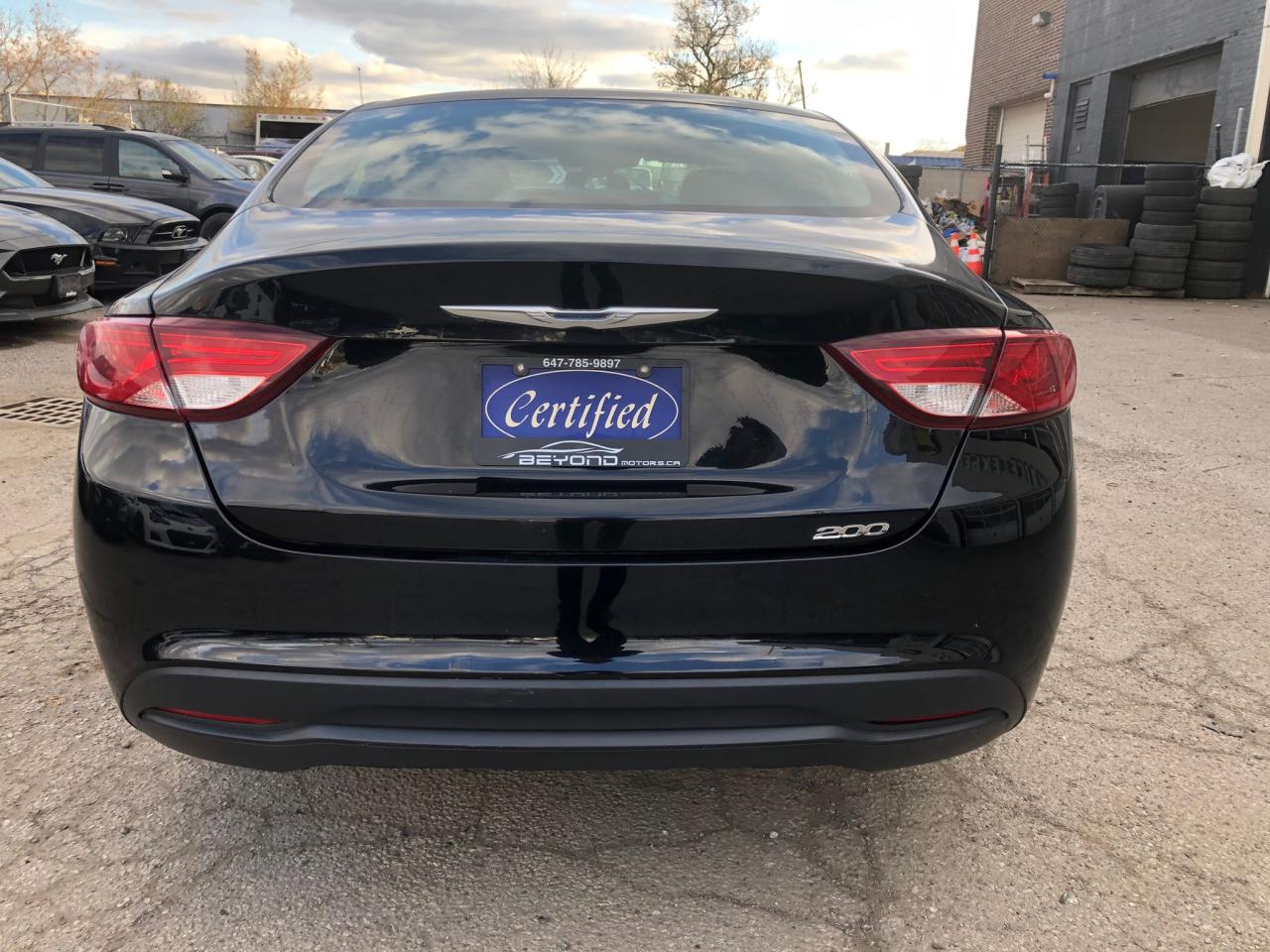 2015 Chrysler 200 LX CERTIFIED WITH 3 YEARS WARRANTY INCLUDED. Photo