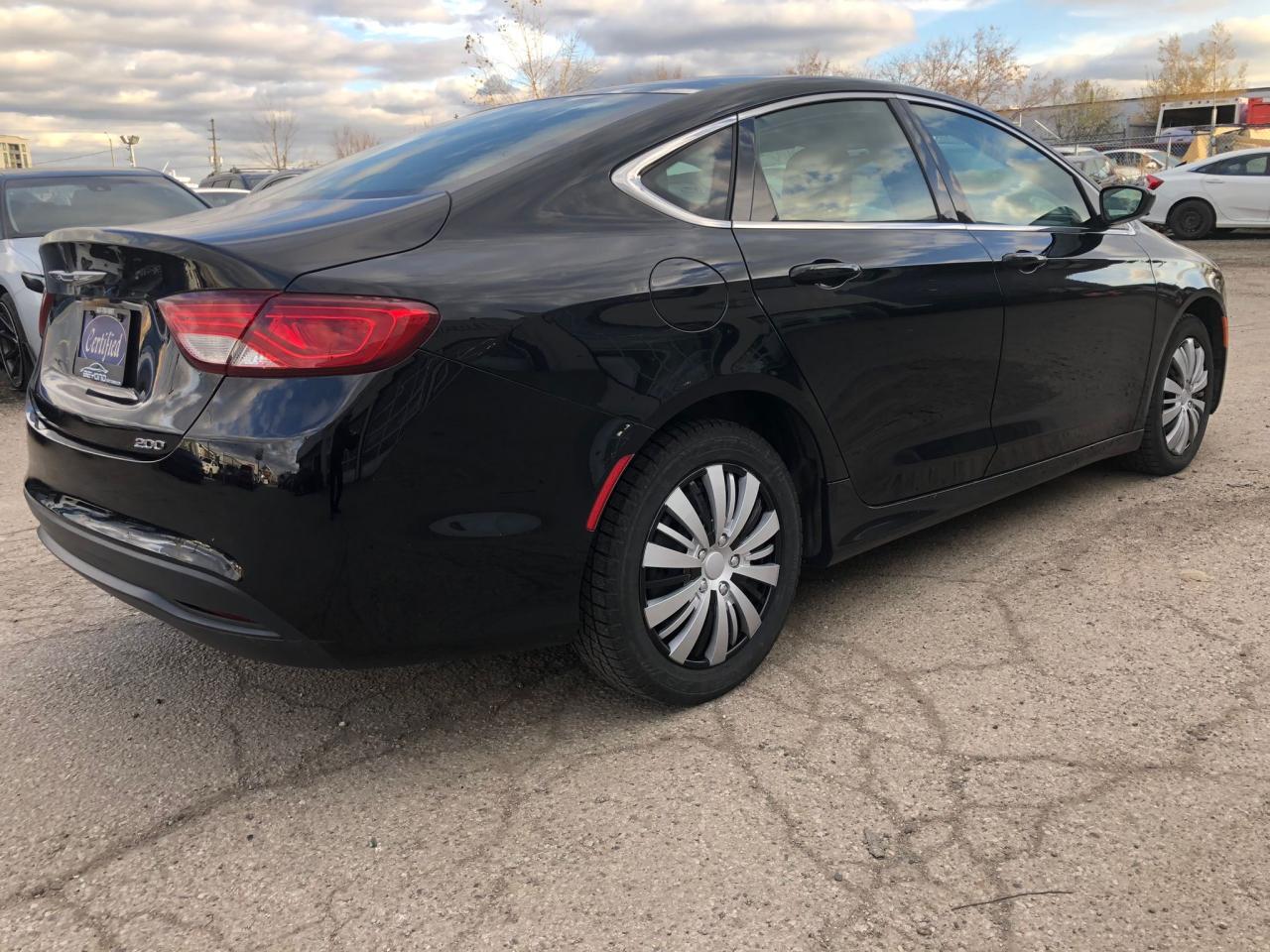 2015 Chrysler 200 LX CERTIFIED WITH 3 YEARS WARRANTY INCLUDED. Photo