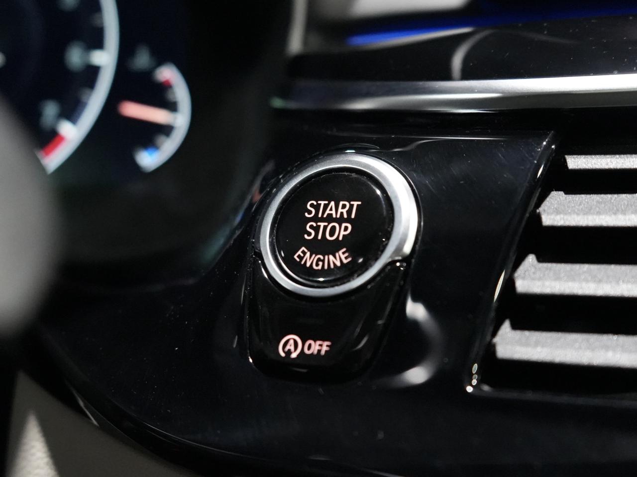 2019 BMW 5 Series M550i xDrive /HUD/360CAM/DRIVE ASSIST/ROOF/1-OWNER Photo