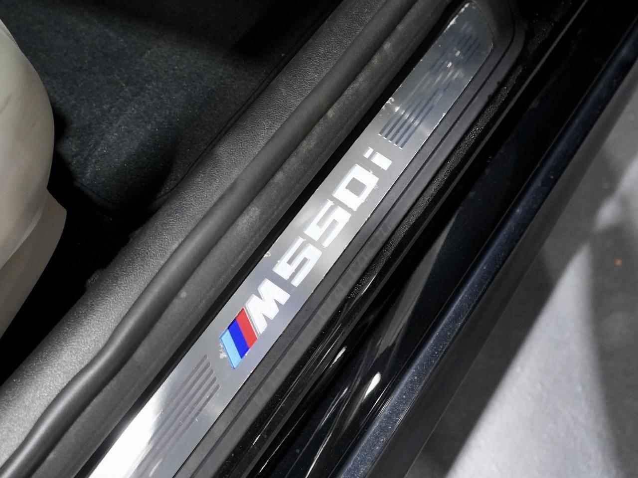 2019 BMW 5 Series M550i xDrive /HUD/360CAM/DRIVE ASSIST/ROOF/1-OWNER Photo