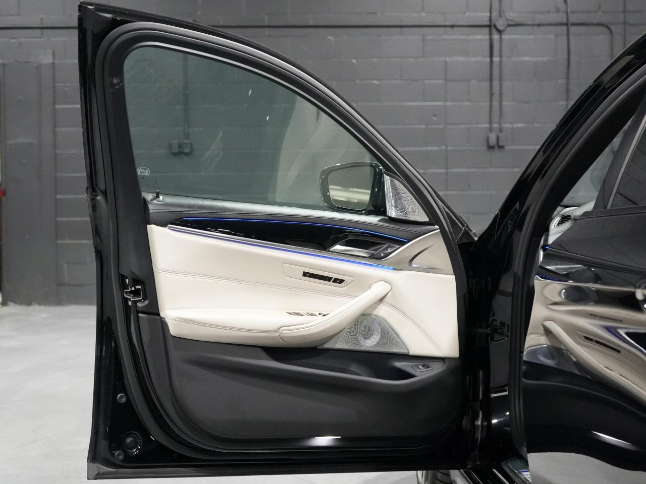 2019 BMW 5 Series M550i xDrive /HUD/360CAM/DRIVE ASSIST/ROOF/1-OWNER Photo