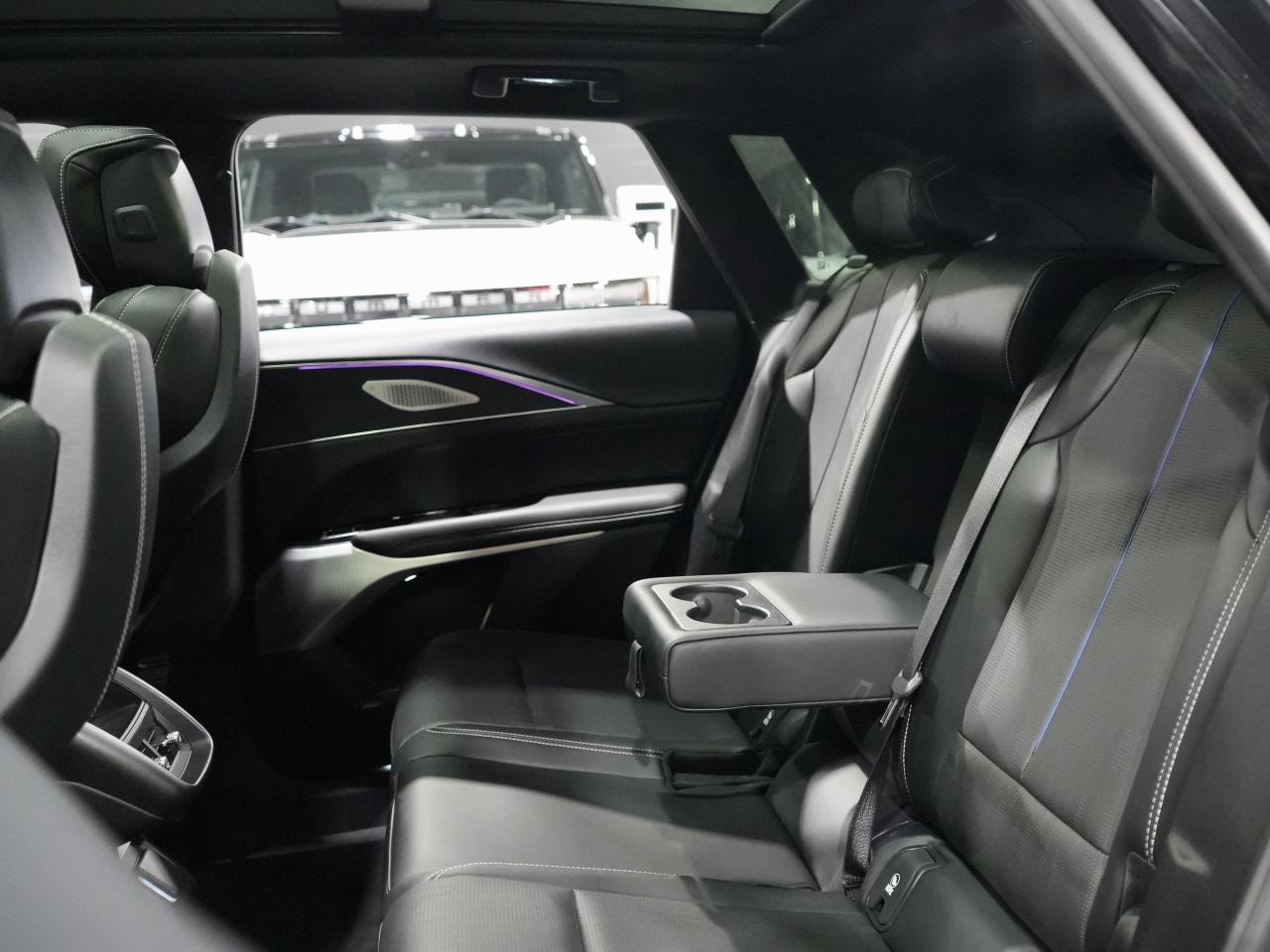 2024 Cadillac LYRIQ Sport w-1SJ/PANO/360CAM/ADAPTIVE CRUISE/1OWNER Photo