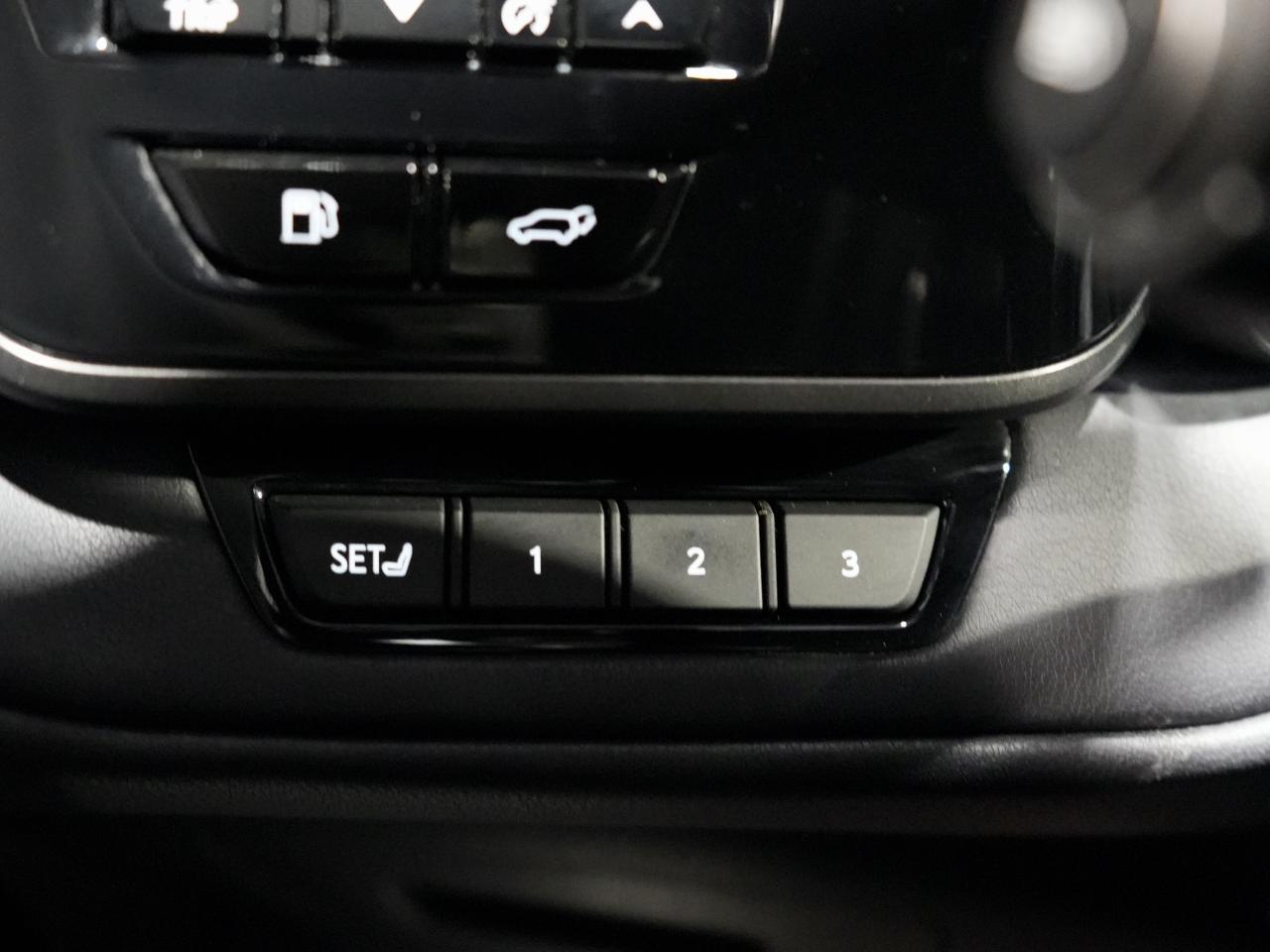 2024 Lexus TX TX 500h/PANO/22 IN RIM/NAV/NO ACCIDENT/1-OWNER Photo