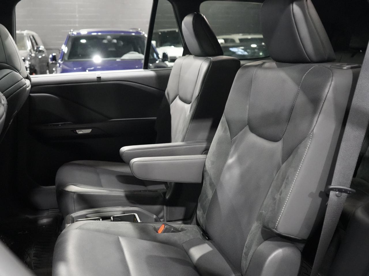 2024 Lexus TX TX 500h/PANO/22 IN RIM/NAV/NO ACCIDENT/1-OWNER Photo