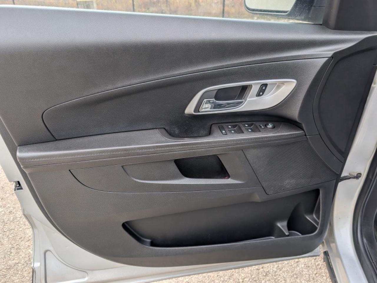 2017 Chevrolet Equinox LS  **LOW MILEAGE - AWD** Photo