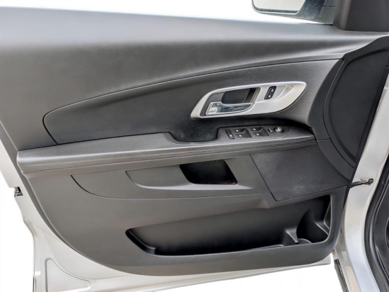 2017 Chevrolet Equinox LS  **LOW MILEAGE - AWD** Photo