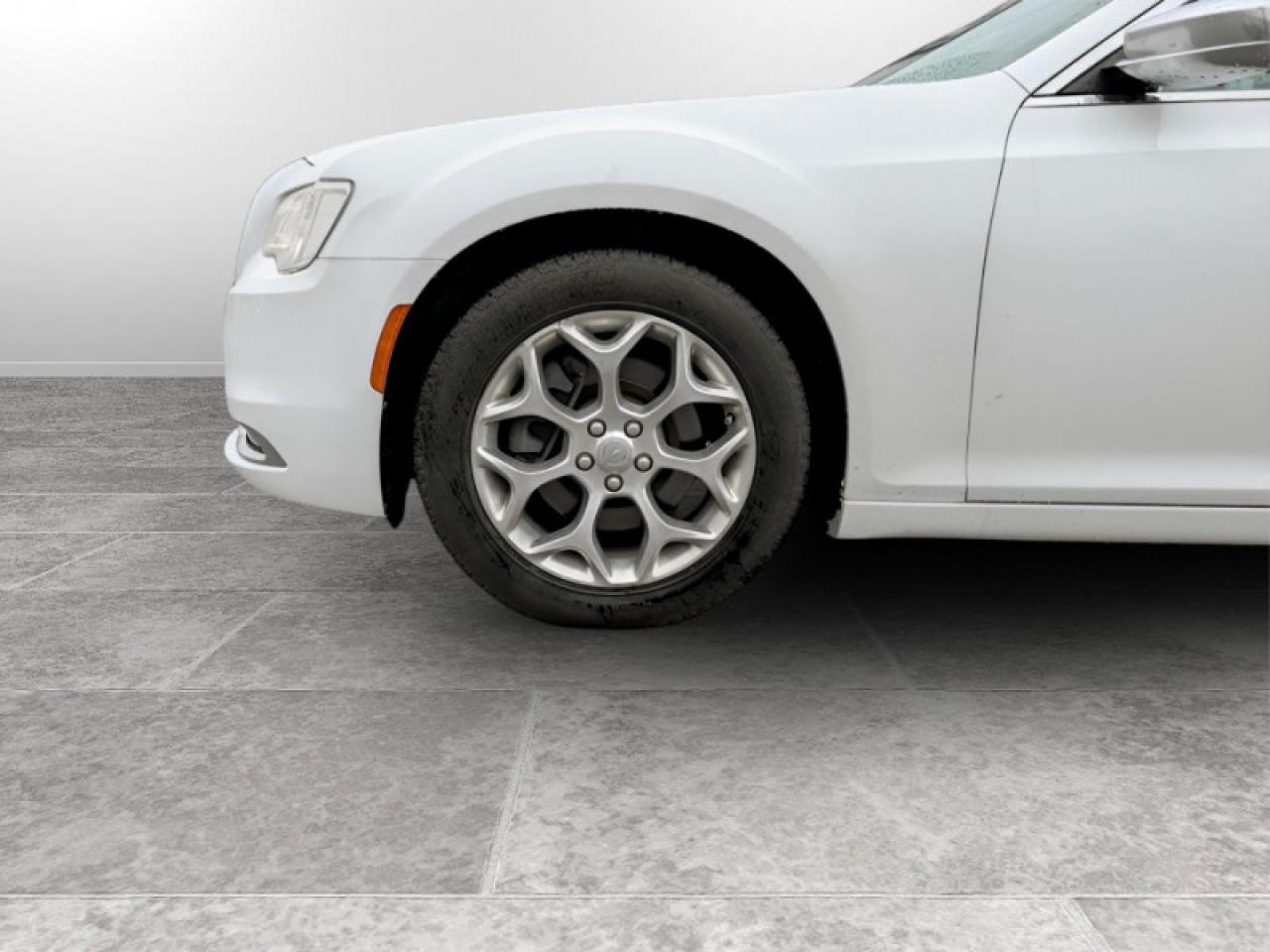 2016 Chrysler 300 Platinum  **LOADED - V6 - AWD** Photo