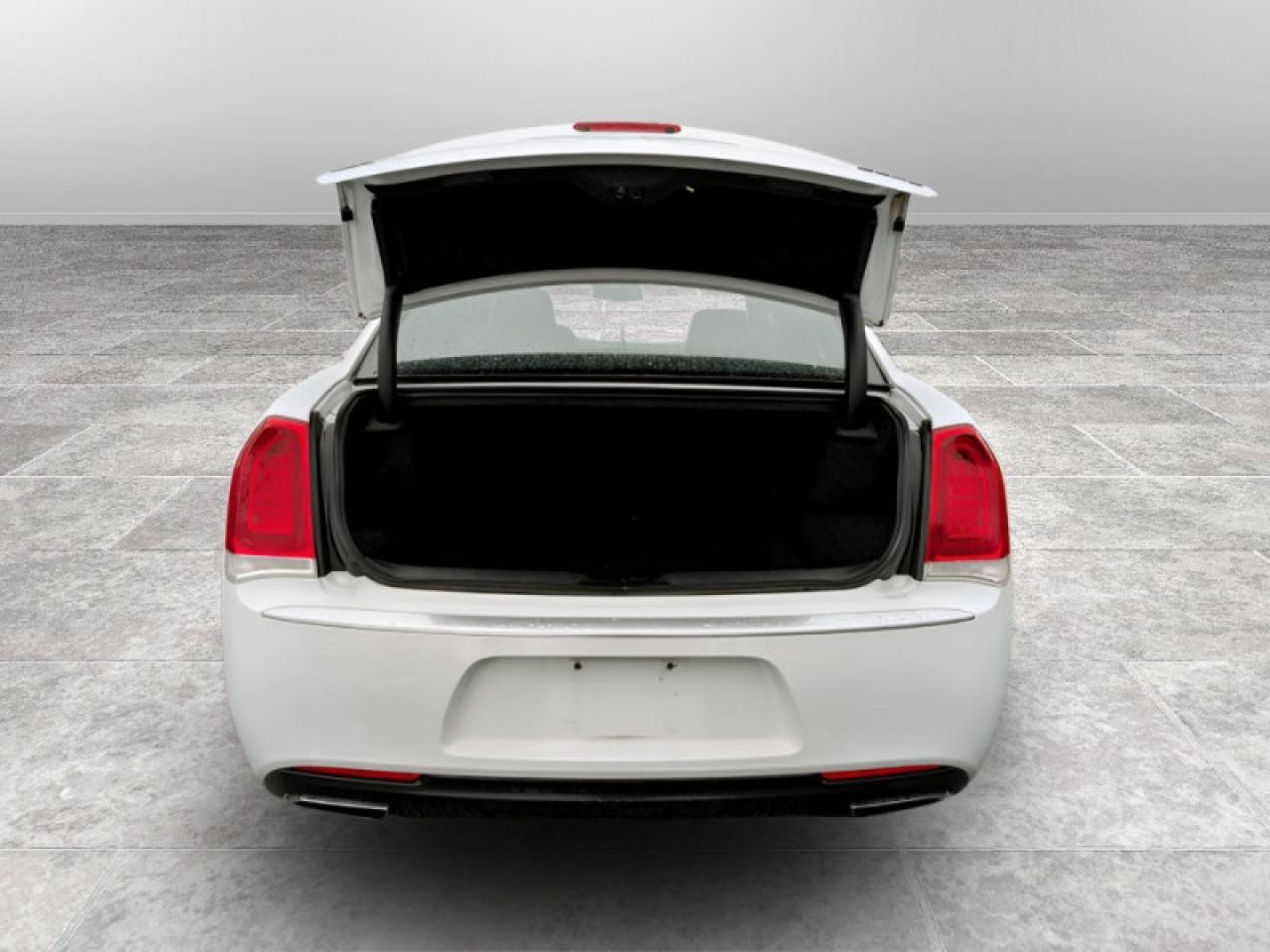 2016 Chrysler 300 Platinum  **LOADED - V6 - AWD** Photo