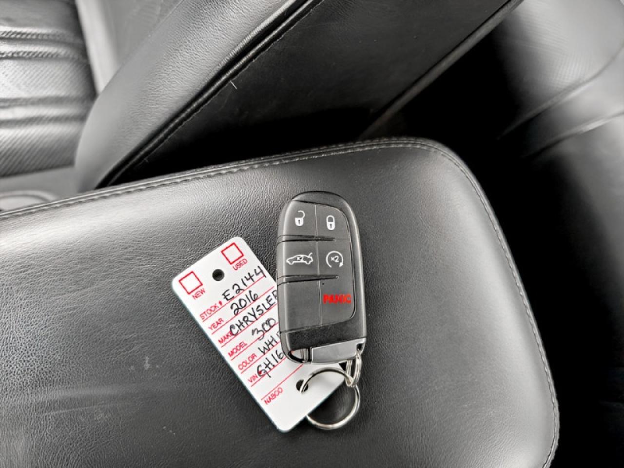 2016 Chrysler 300 Platinum  **LOADED - V6 - AWD** Photo