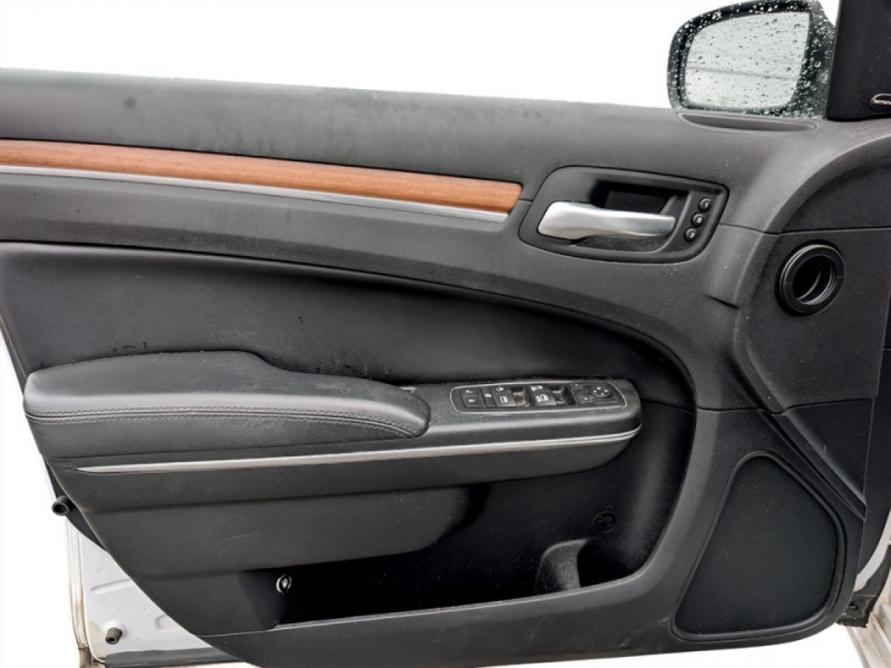 2016 Chrysler 300 Platinum  **LOADED - V6 - AWD** Photo