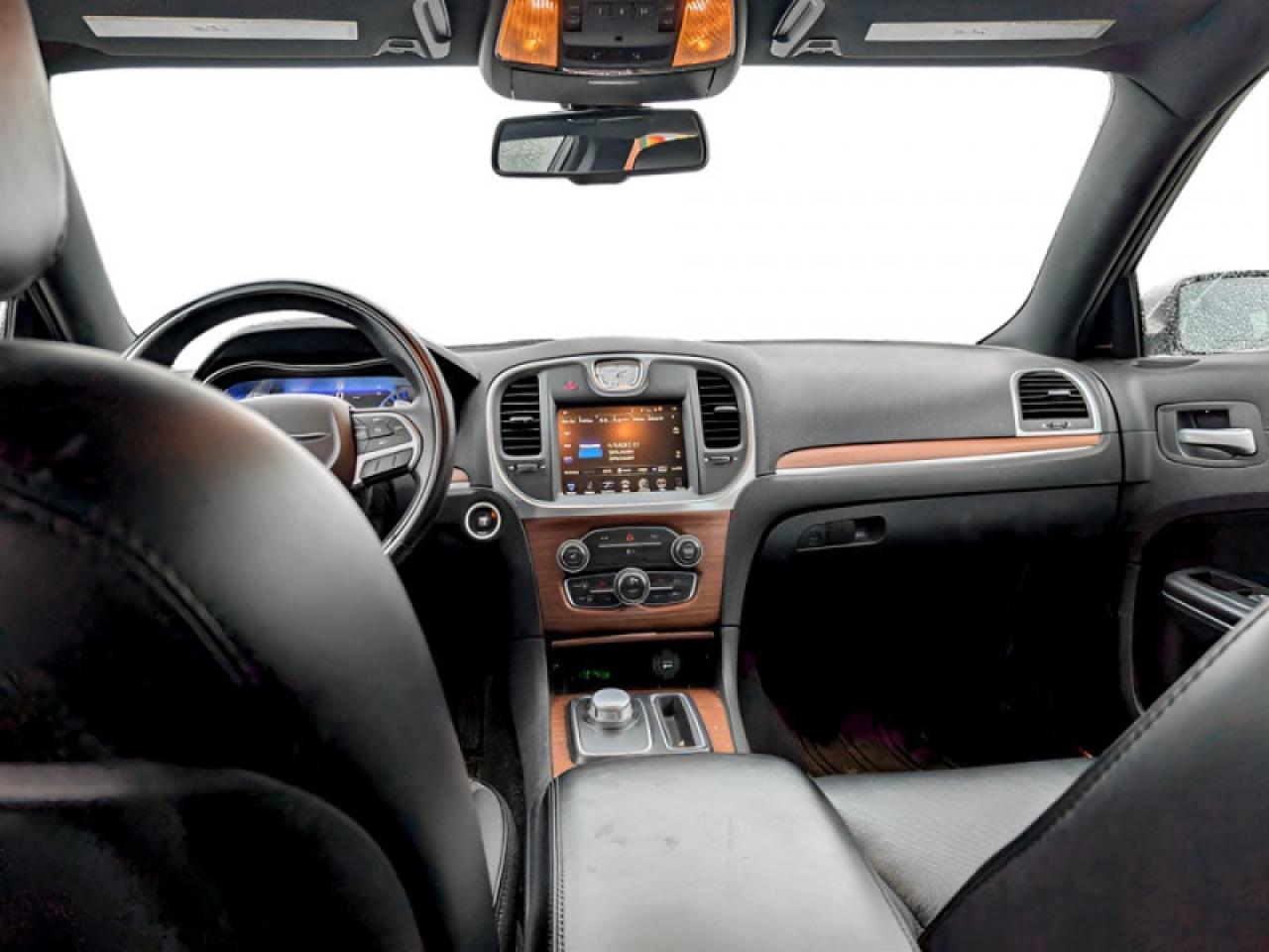 2016 Chrysler 300 Platinum  **LOADED - V6 - AWD** Photo