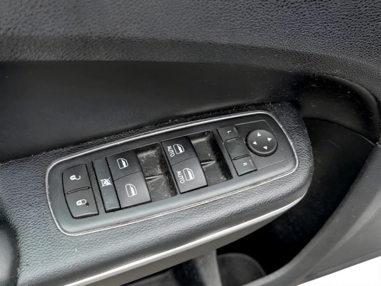 2016 Chrysler 300 Platinum  **LOADED - V6 - AWD** Photo