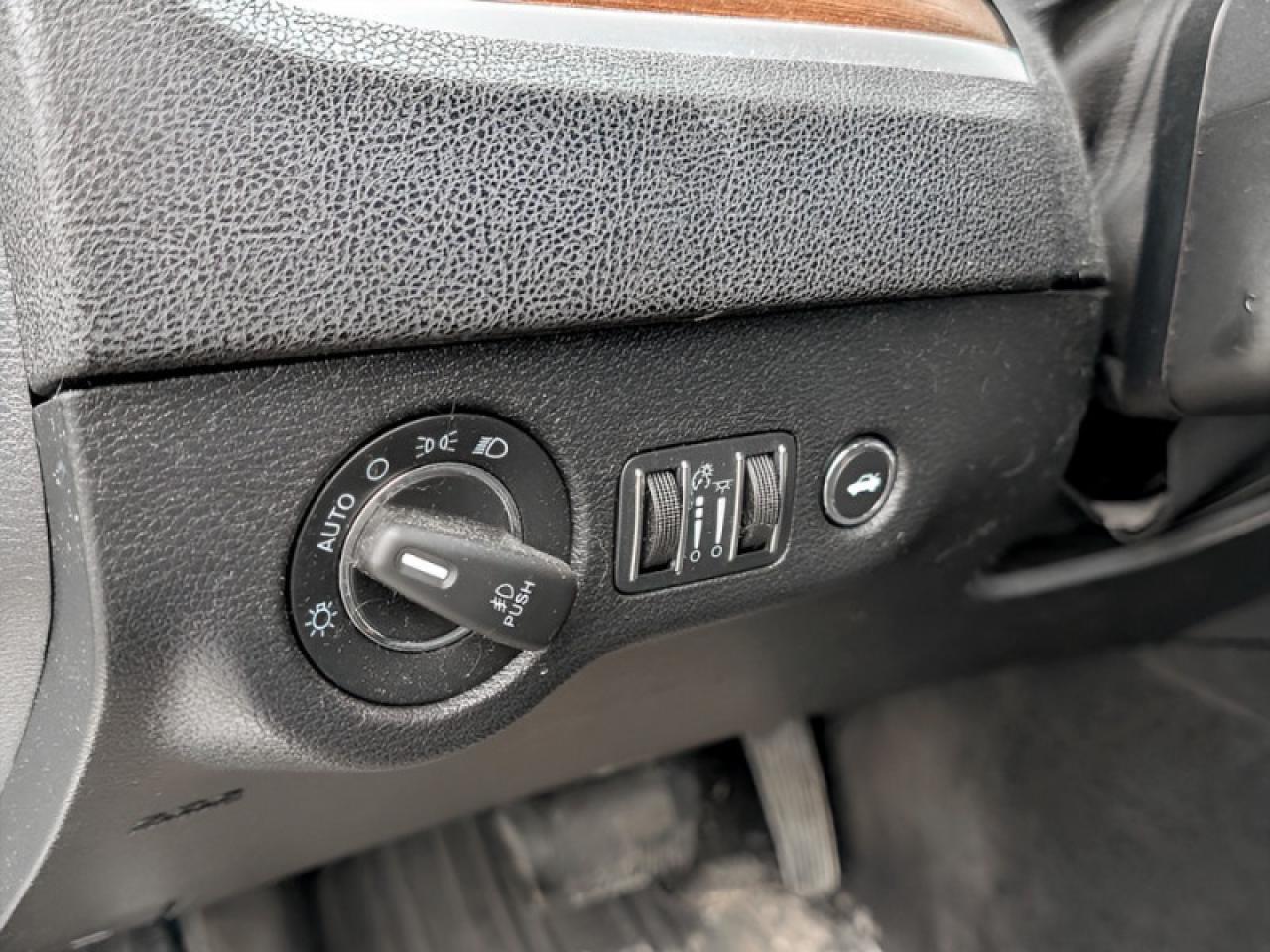 2016 Chrysler 300 Platinum  **LOADED - V6 - AWD** Photo