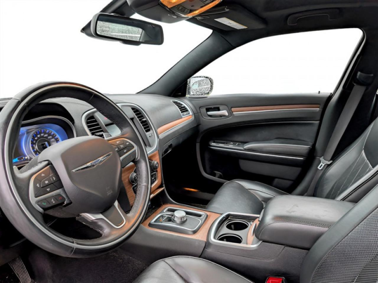 2016 Chrysler 300 Platinum  **LOADED - V6 - AWD** Photo