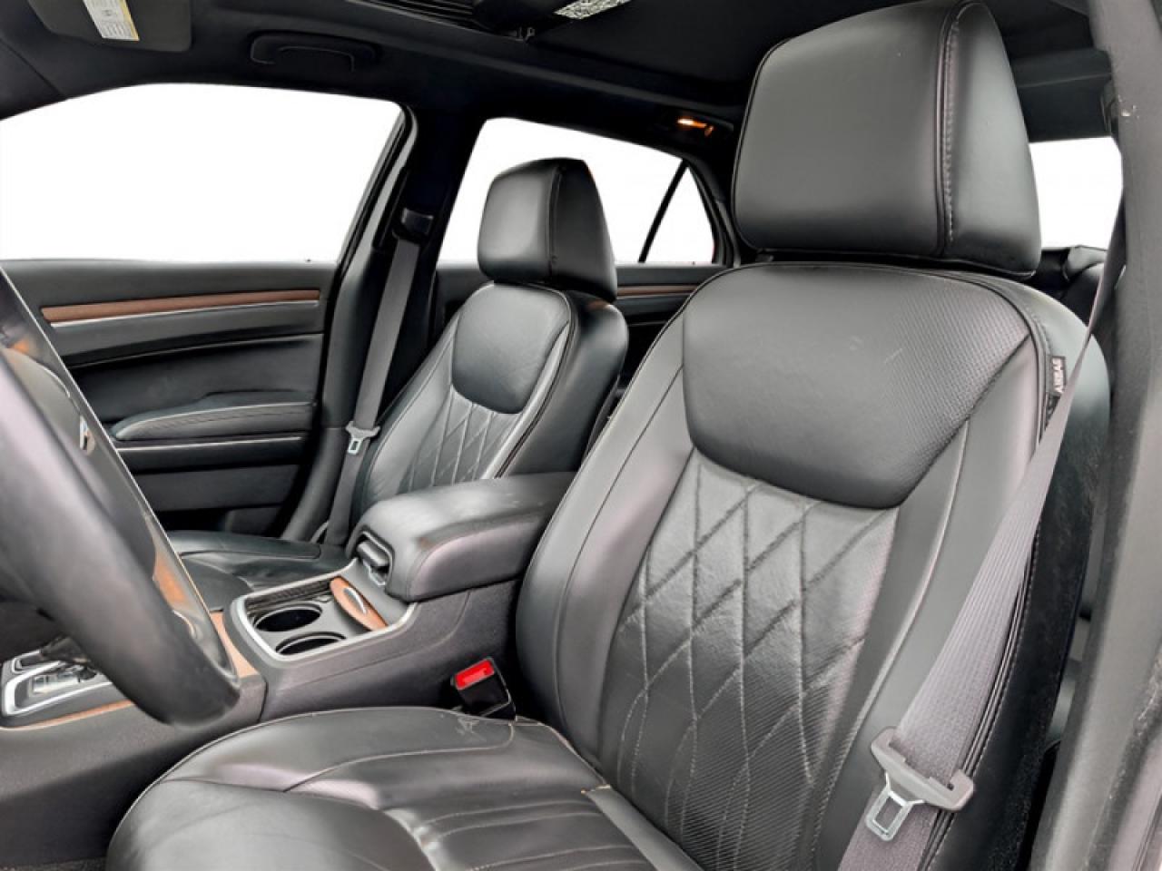 2016 Chrysler 300 Platinum  **LOADED - V6 - AWD** Photo