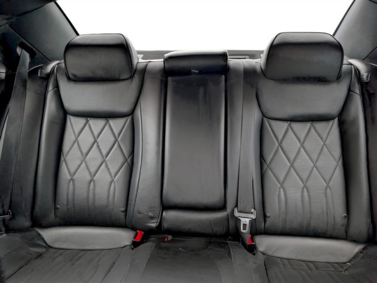 2016 Chrysler 300 Platinum  **LOADED - V6 - AWD** Photo