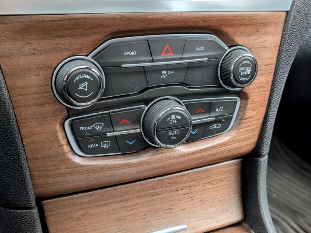 2016 Chrysler 300 Platinum  **LOADED - V6 - AWD** Photo