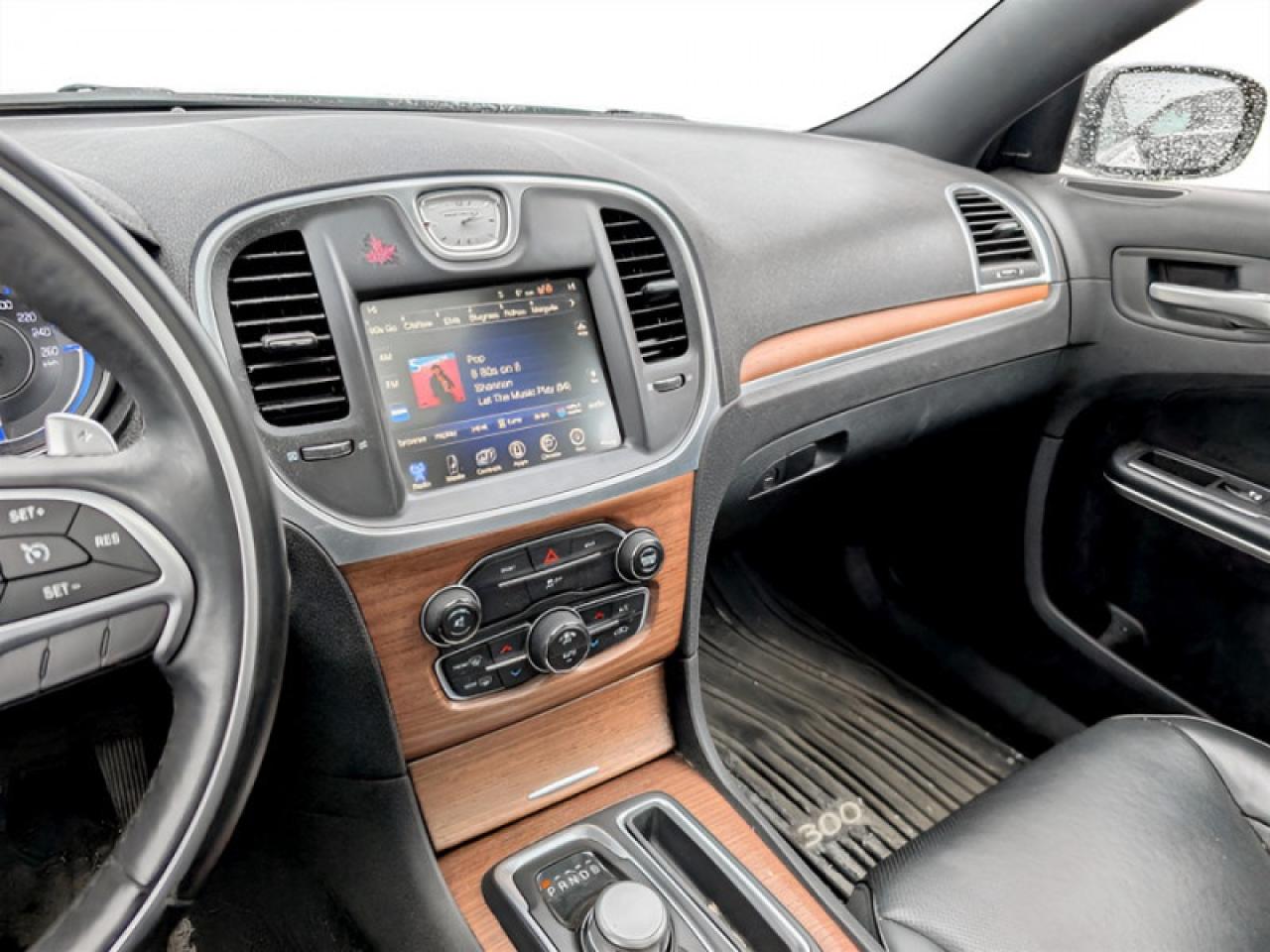 2016 Chrysler 300 Platinum  **LOADED - V6 - AWD** Photo