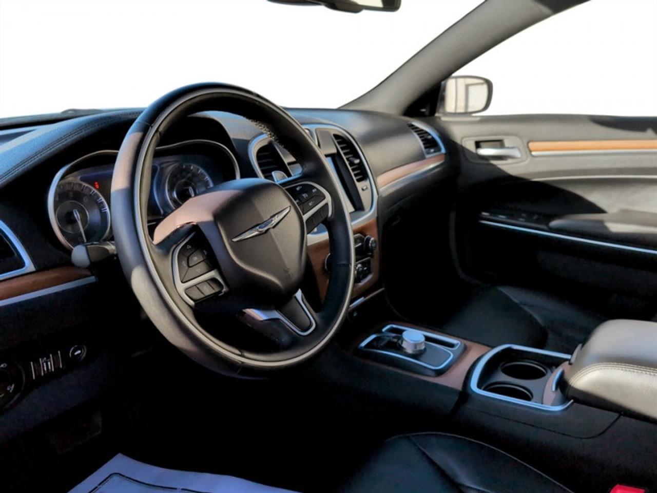 2016 Chrysler 300 Platinum  **LOADED - V6 - AWD** Photo