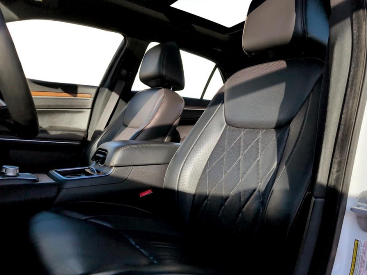 2016 Chrysler 300 Platinum  **LOADED - V6 - AWD** Photo