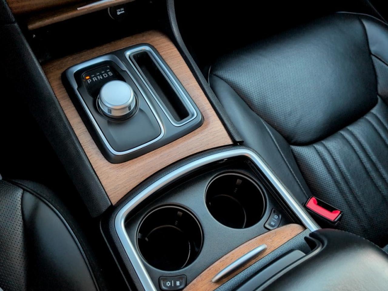 2016 Chrysler 300 Platinum  **LOADED - V6 - AWD** Photo